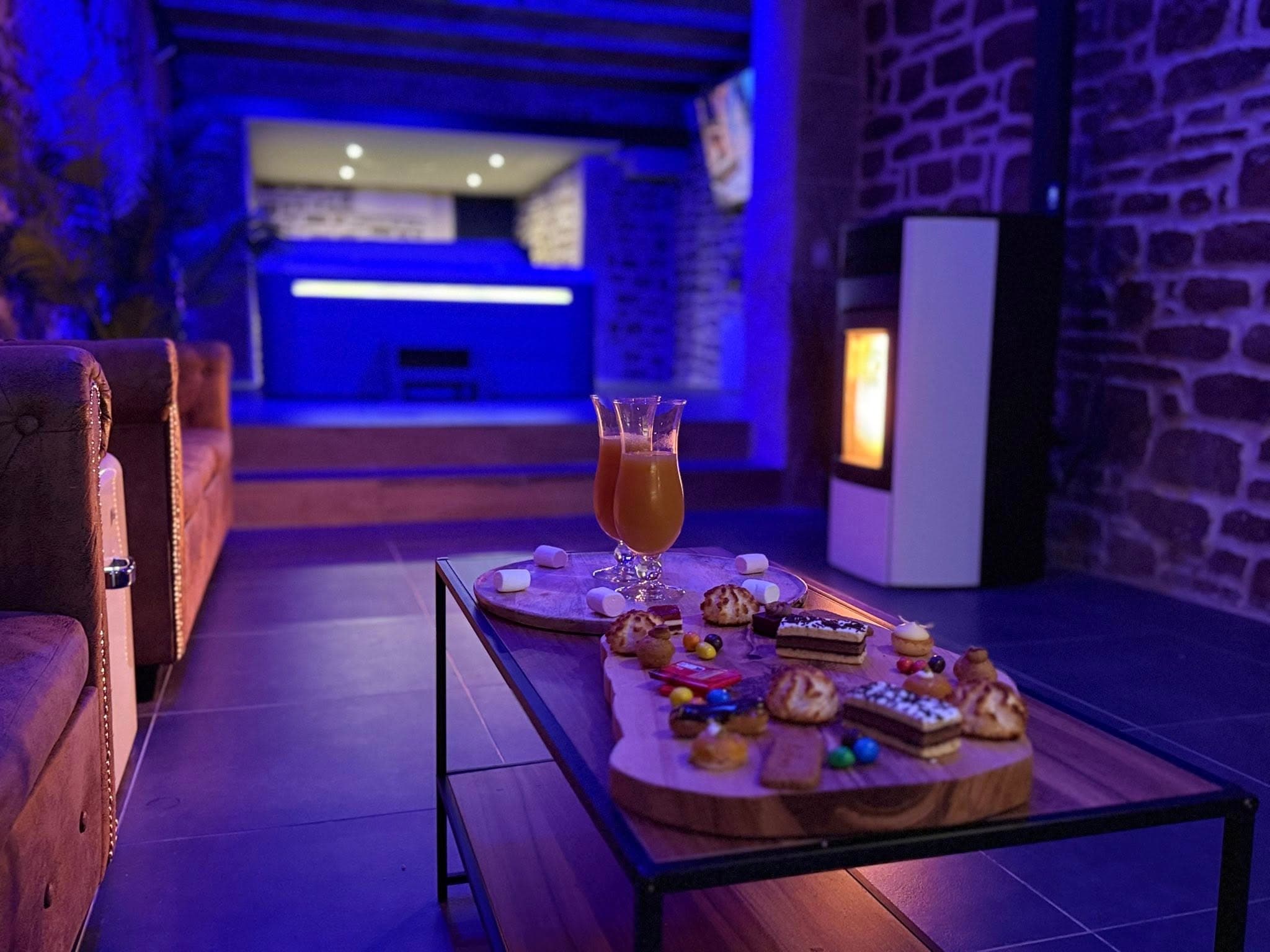 Planche sucrée avec gourmandises au spa privatif Une bulle de sparadis